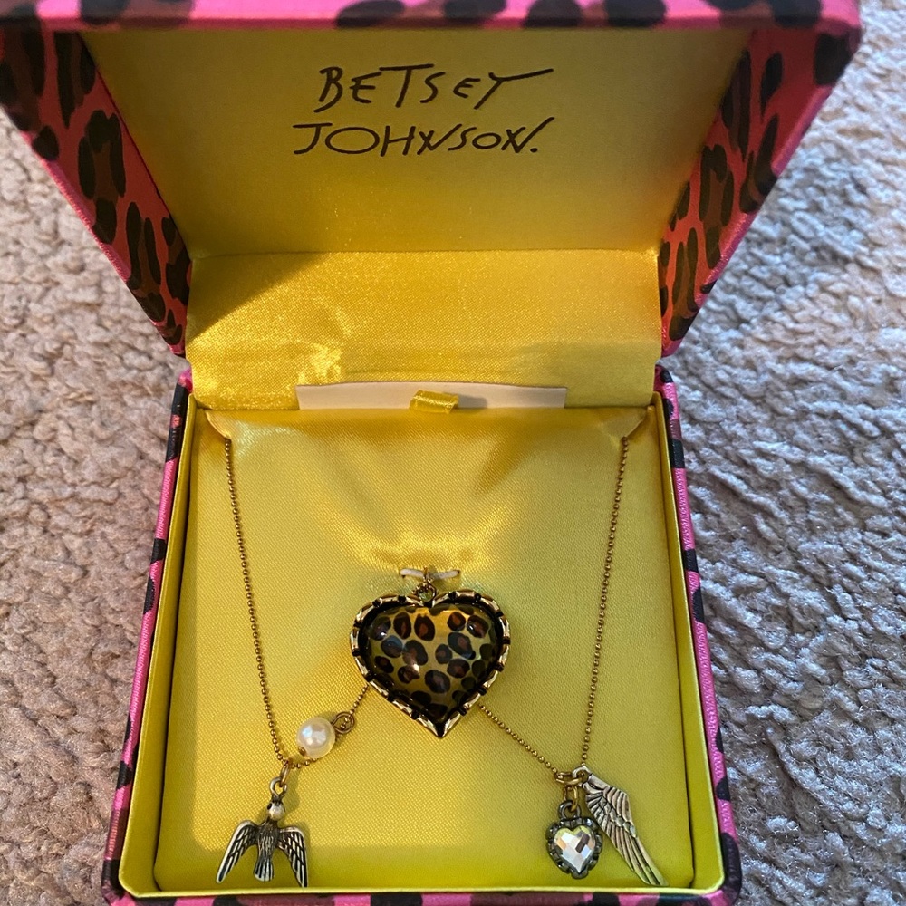 💗 Adorable Cheetah Print Charm Necklace